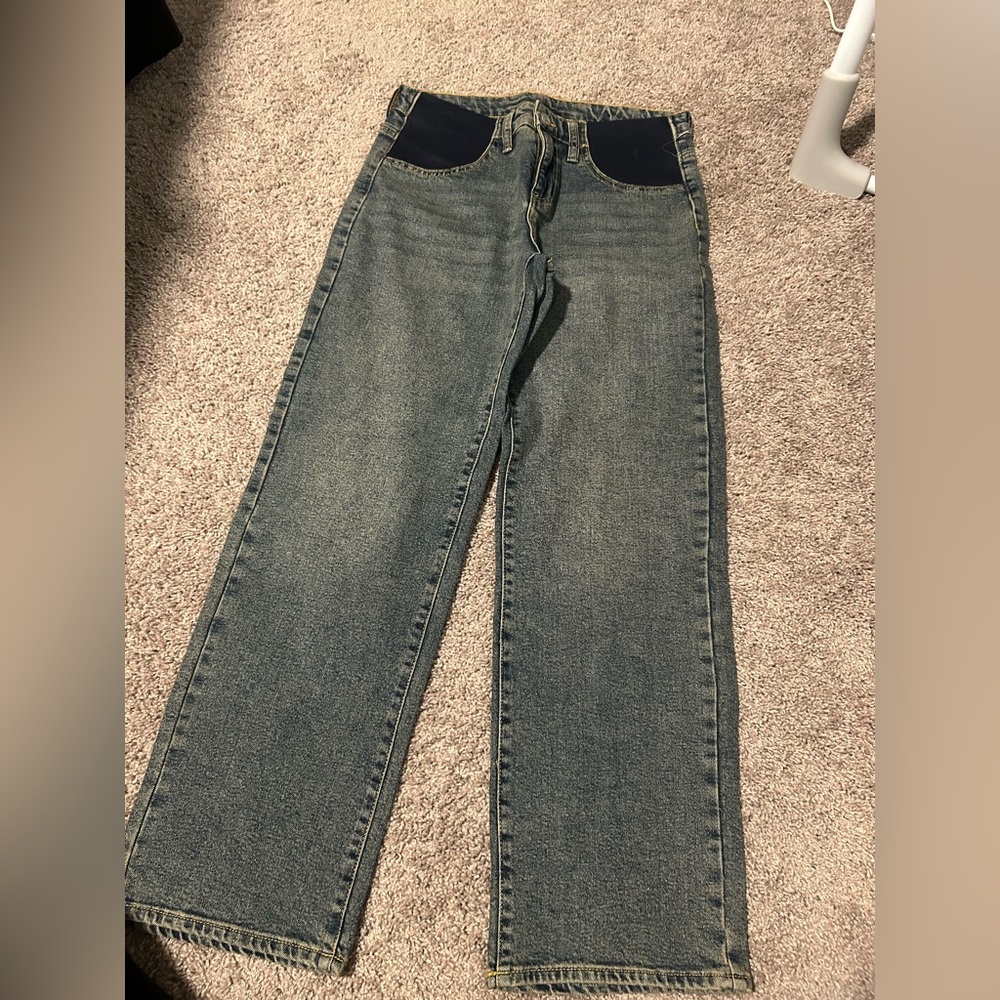 Small maternity jeans- nwt- straight leg- elastic pockets on waist